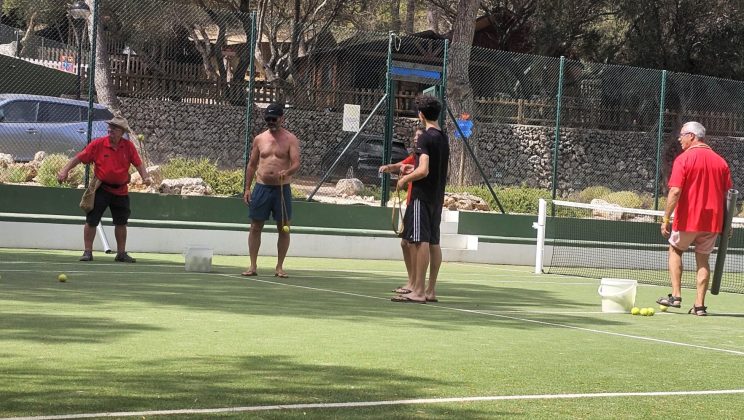 El tir amb fona conquesta Son Bou: Tradició, esport i diversió reuneixen cada setmana desenes de participants.